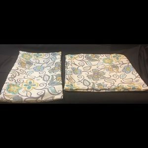Set of pillow covers (1 oblong,1 square)